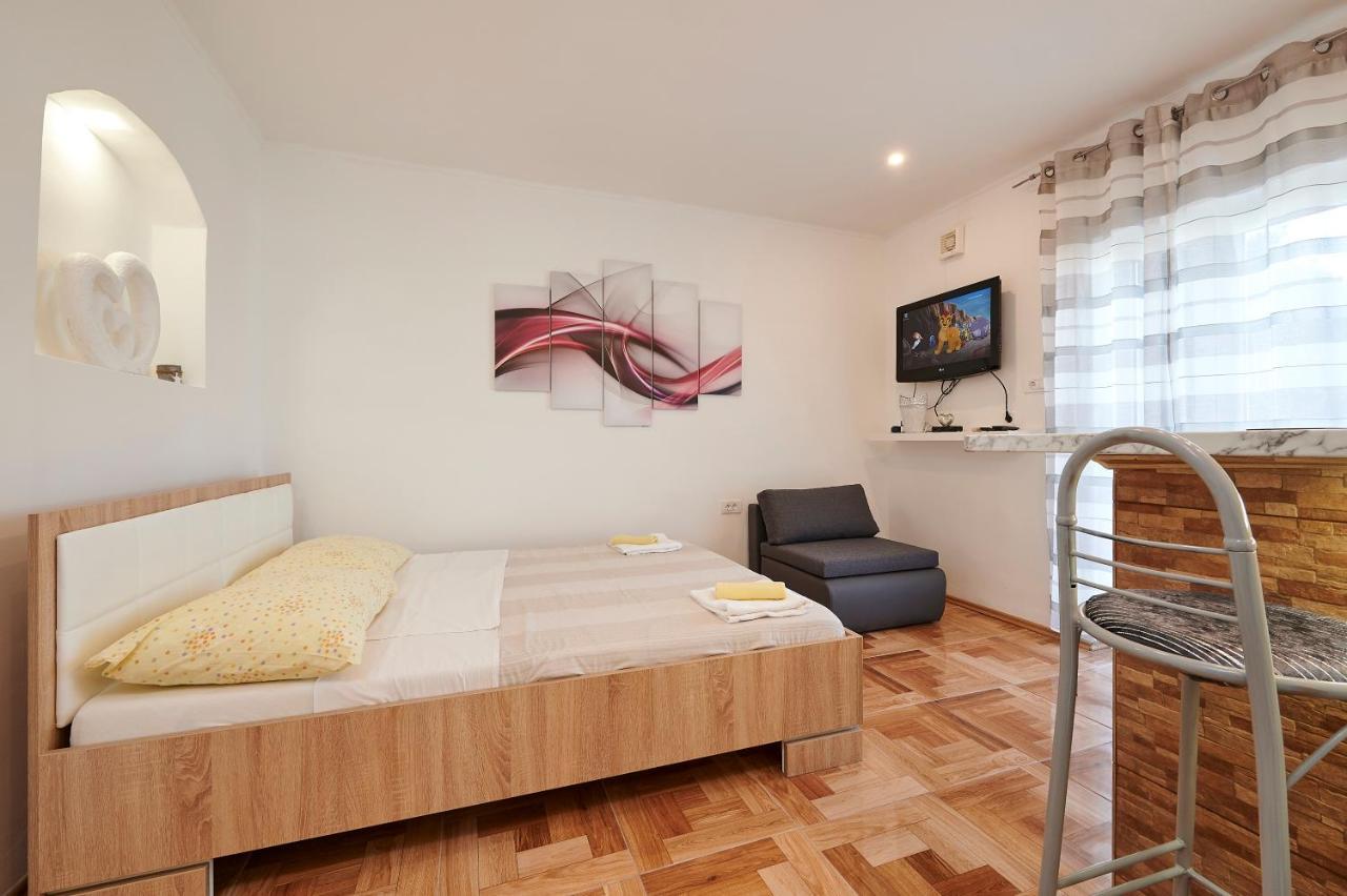 Apartments Lucija Trogir Eksteriør billede