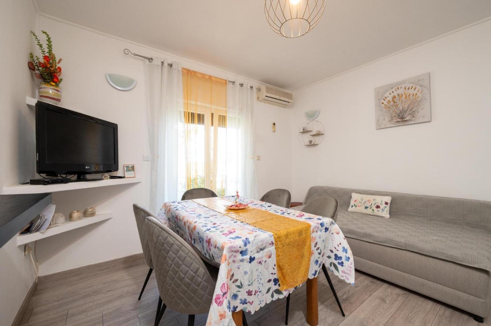 Apartments Lucija Trogir Eksteriør billede