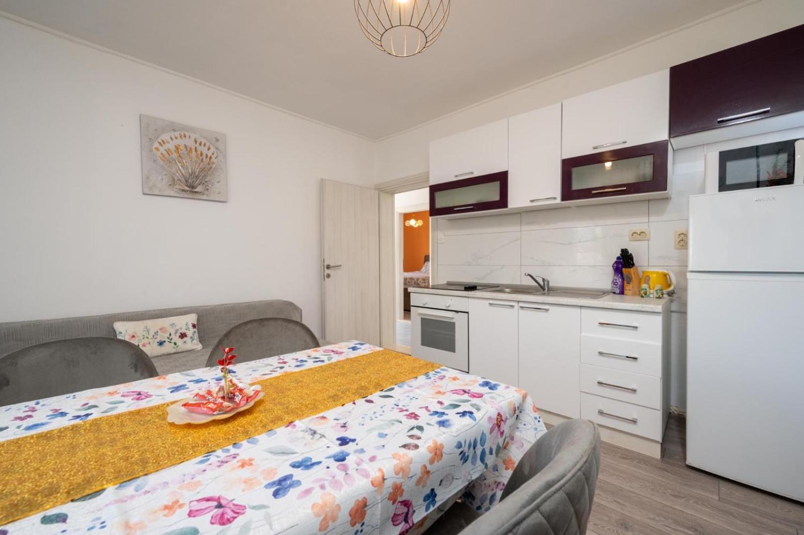 Apartments Lucija Trogir Eksteriør billede