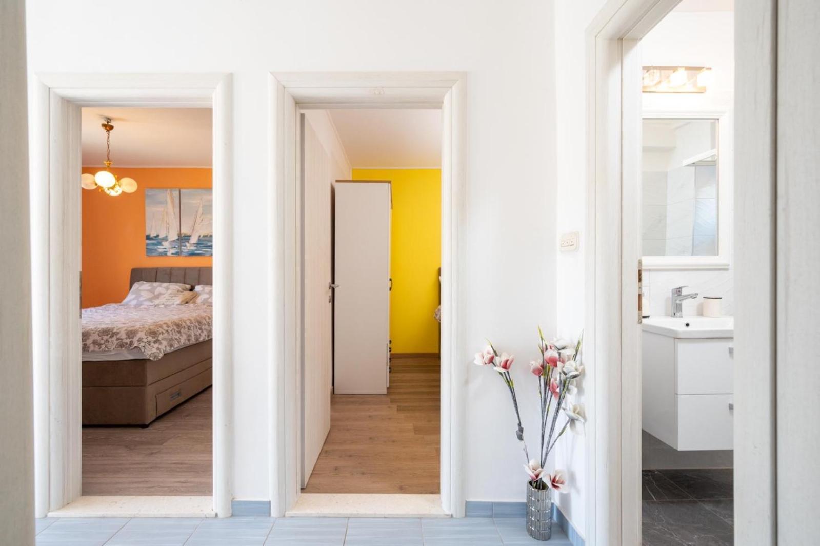 Apartments Lucija Trogir Eksteriør billede