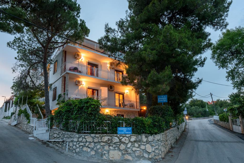 Apartments Lucija Trogir Eksteriør billede